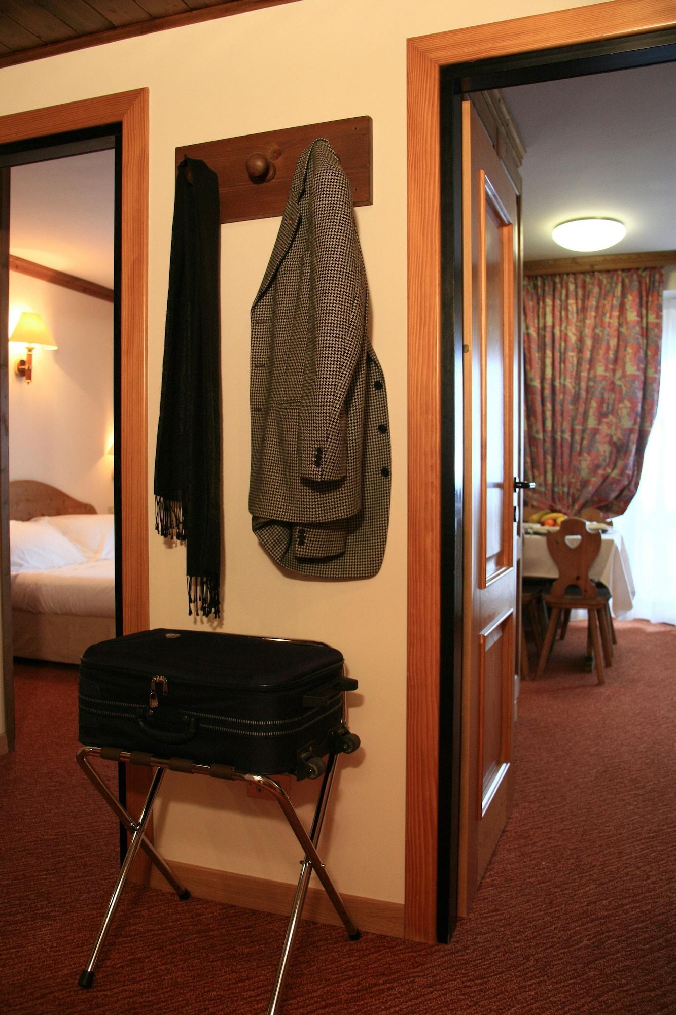 Hotel Alaska Cortina Кортина д'Ампецо Екстериор снимка