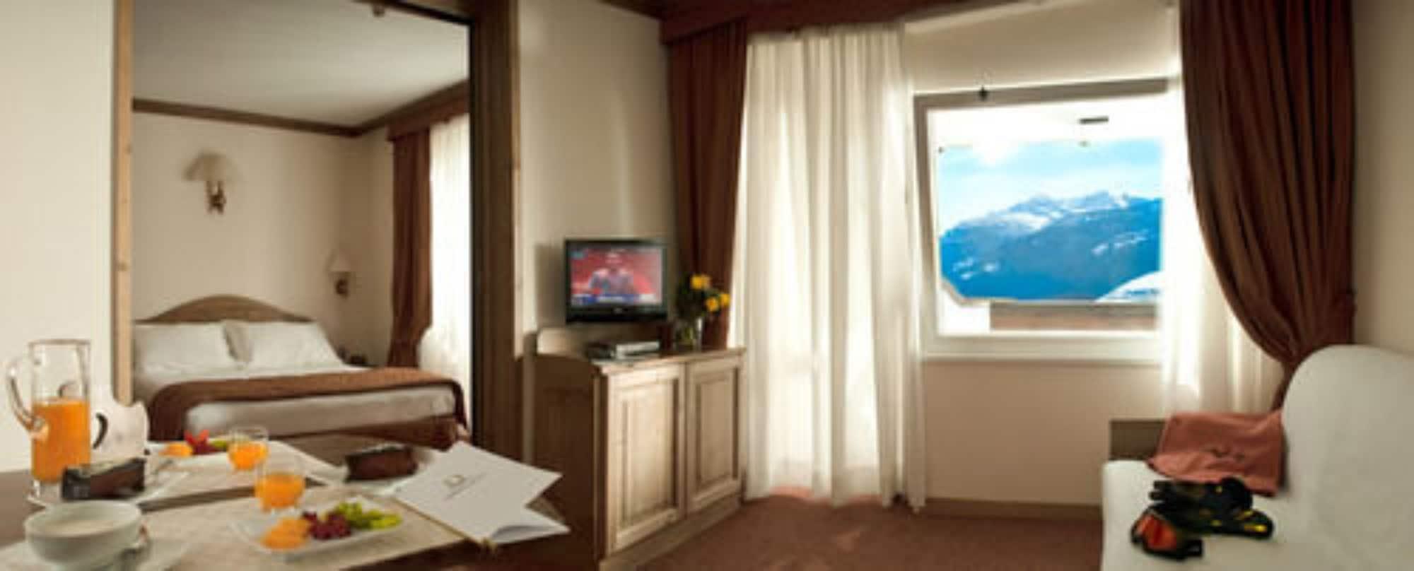 Hotel Alaska Cortina Кортина д'Ампецо Екстериор снимка