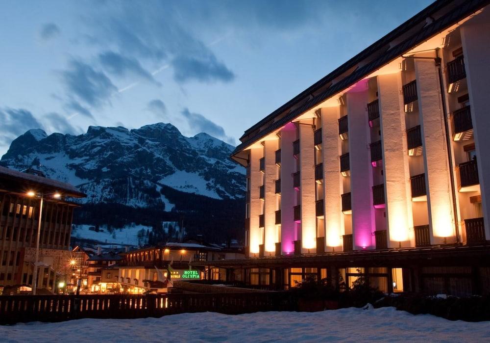 Hotel Alaska Cortina Кортина д'Ампецо Екстериор снимка