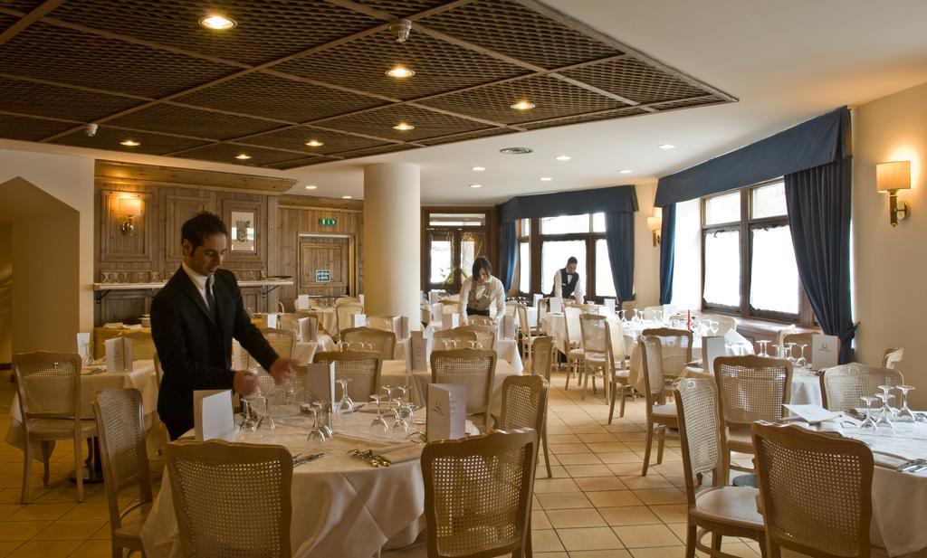 Hotel Alaska Cortina Кортина д'Ампецо Екстериор снимка