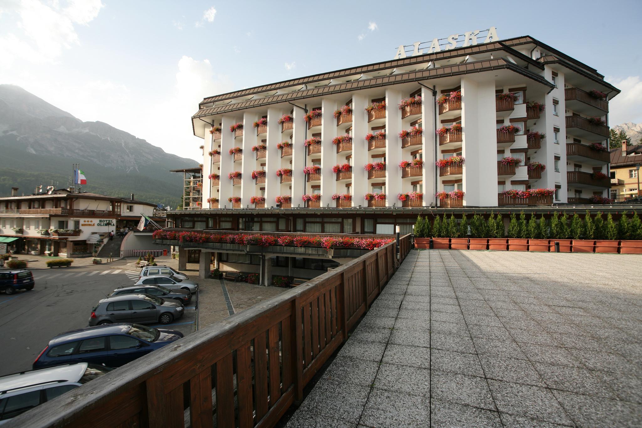 Hotel Alaska Cortina Кортина д'Ампецо Екстериор снимка