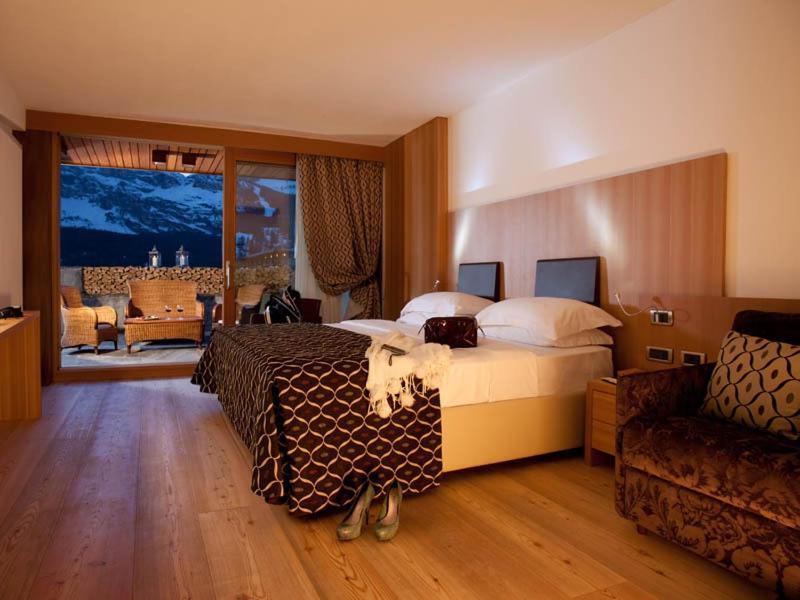 Hotel Alaska Cortina Кортина д'Ампецо Екстериор снимка