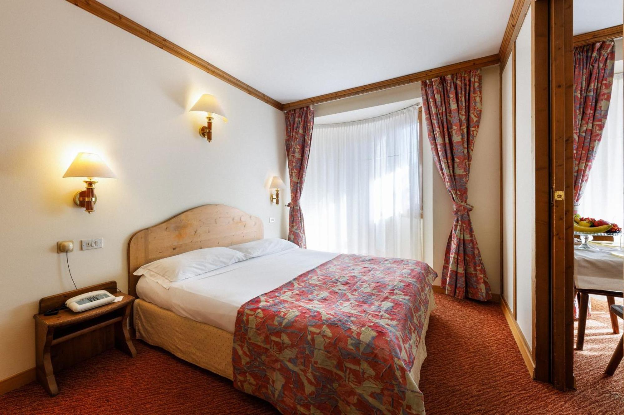Hotel Alaska Cortina Кортина д'Ампецо Екстериор снимка