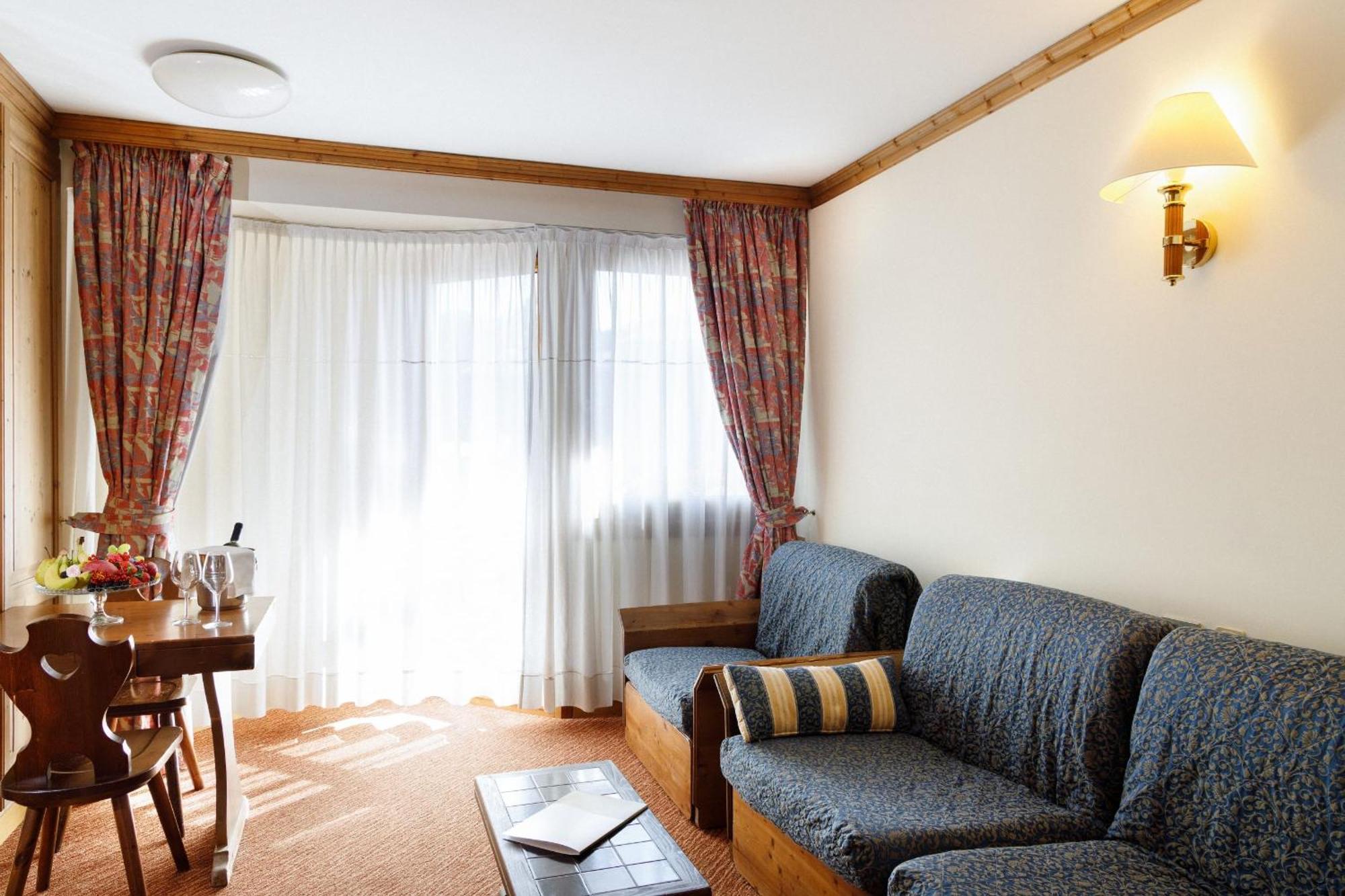 Hotel Alaska Cortina Кортина д'Ампецо Екстериор снимка
