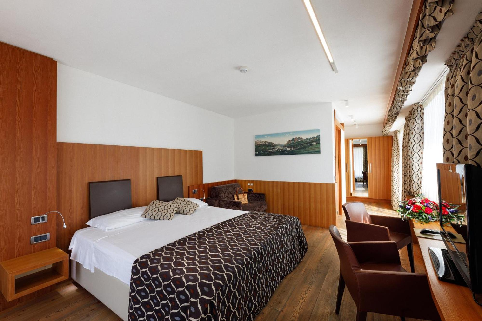 Hotel Alaska Cortina Кортина д'Ампецо Екстериор снимка