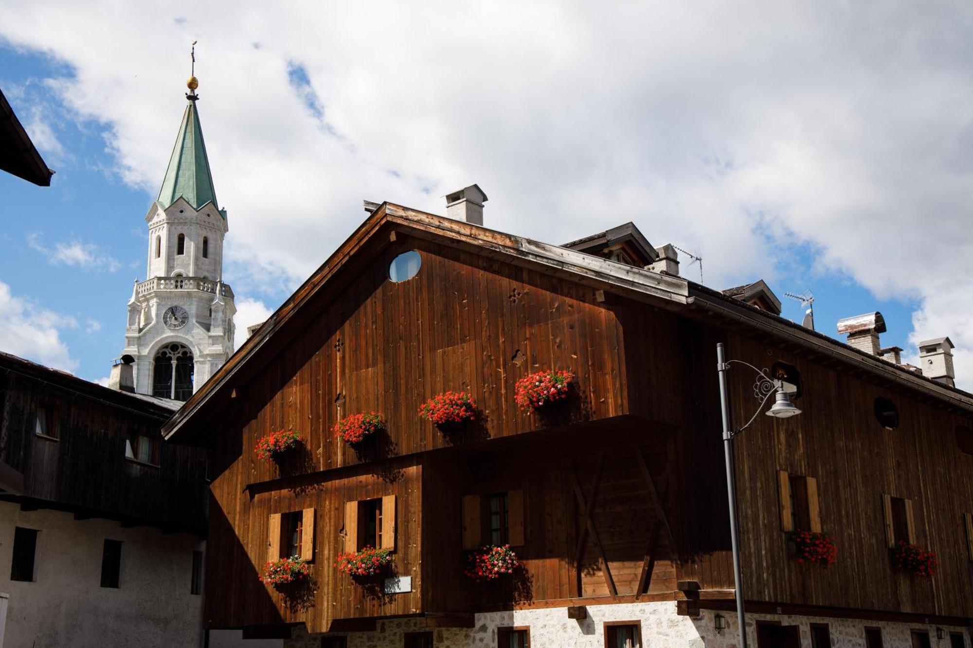 Hotel Alaska Cortina Кортина д'Ампецо Екстериор снимка