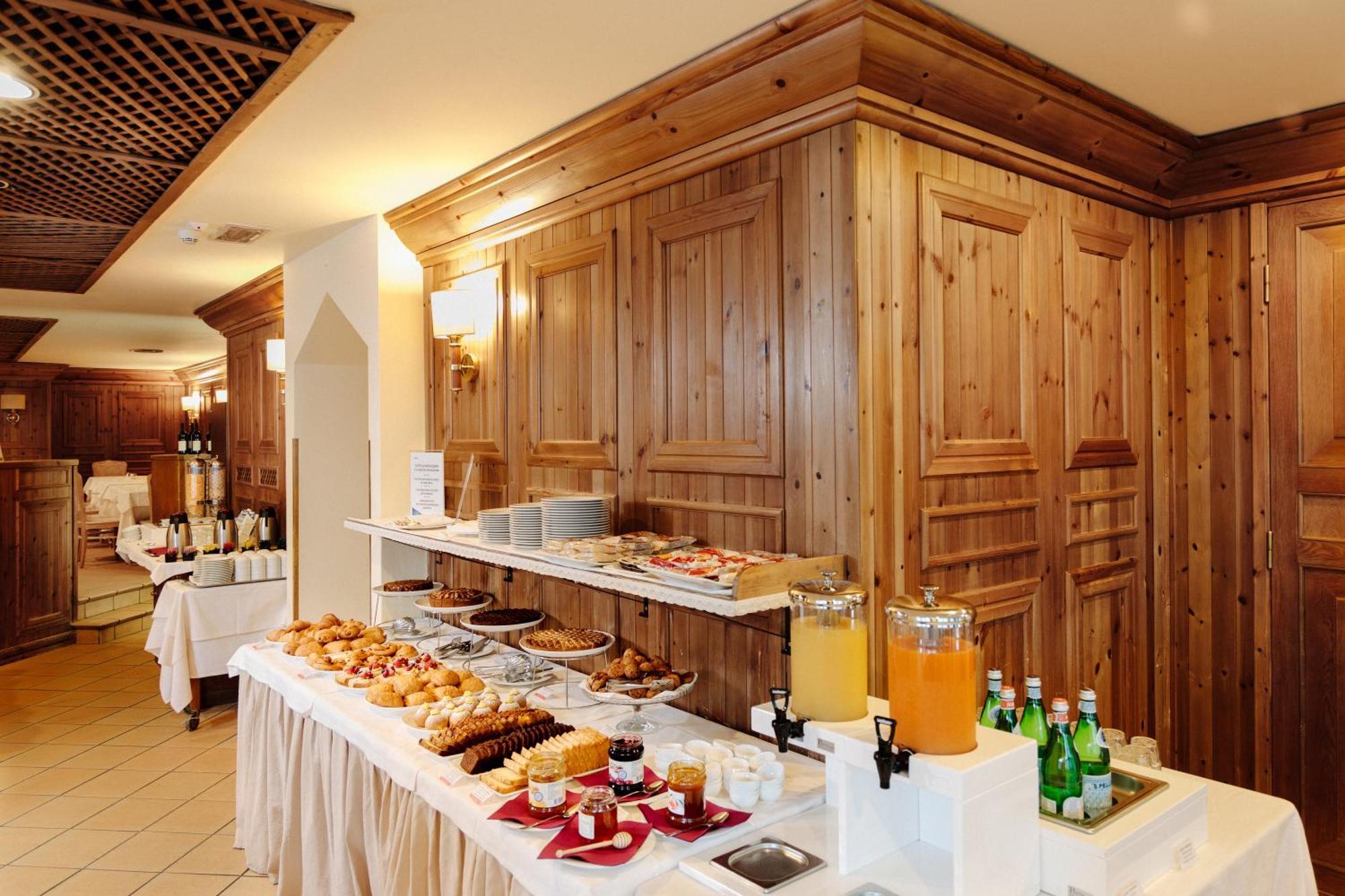 Hotel Alaska Cortina Кортина д'Ампецо Екстериор снимка