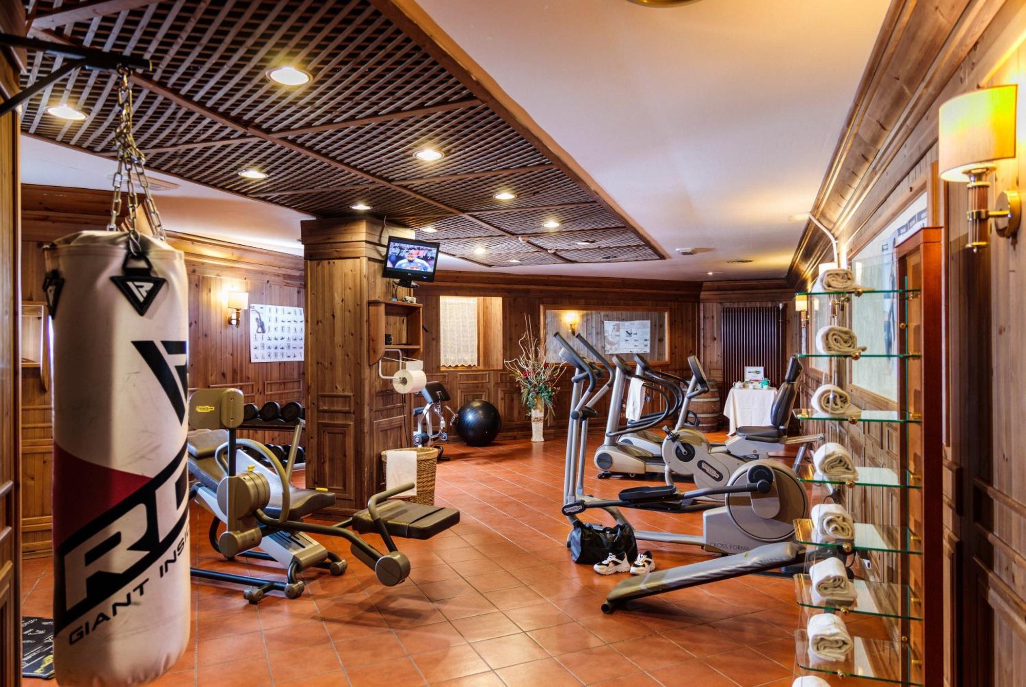 Hotel Alaska Cortina Кортина д'Ампецо Екстериор снимка