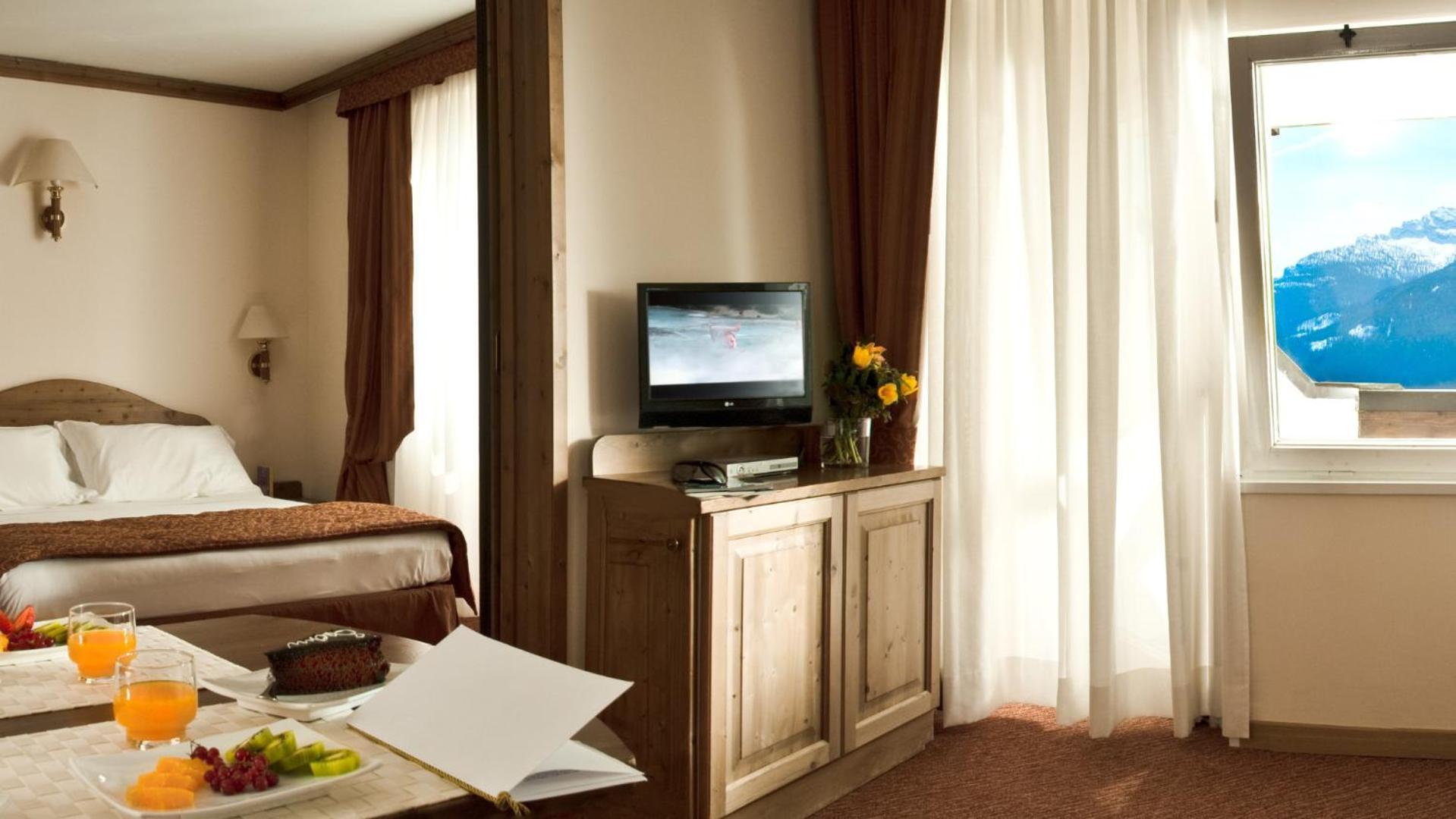 Hotel Alaska Cortina Кортина д'Ампецо Екстериор снимка
