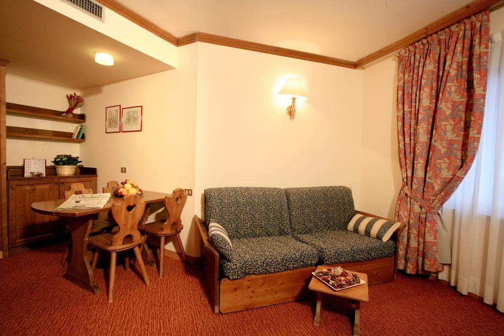 Hotel Alaska Cortina Кортина д'Ампецо Стая снимка